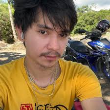 Idinaan ni Gene Padilla sa pagpapa-tattoo ang kanyang reaksiyon sa mga  bashers:🧐Details in comments 📷Gene Padilla/Facebook