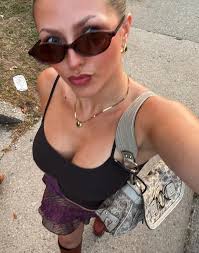 hi i will be your waitress this evening #glowdown