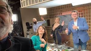 En relación a los picos, el ciclo de telefe llegó a uno de 12.9, mientras que el de el trece. Andy Kusnetzoff Tiene Coronavirus Que Famosos Estuvieron En Su Programa