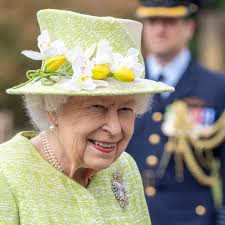 The Queen Wore a Springy Green for Her First Public Appearance of the Year 