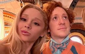 Feliz cumpleaños #33 a Ethan Slater