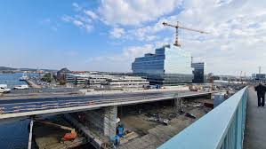 Hisingsbron blir en bro mitt i centrala göteborg, en gata i staden som leder över älven och binder den nya hisingsbron är delfinansierad av västsvenska paketet. Agnetas Rosentradgard Mm Blommor Nya Bron Over Gota Alv Hisingsbron Ar Pa G