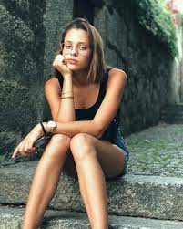 Jun 26, 2021 · definition from wiktionary, the free dictionary. Ready Or Not Here Comes Daniela Melchior