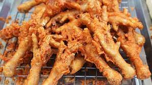 Ayam goreng yang sudah dingin bisa anda panaskan di dalam oven dengan suhu 150°c selama 15 menit atau digoreng sekali lagi supaya bisa renyah kembali. Tips Menggoreng Ceker Ayam Agar Gurih Empuk Dan Anti Alot
