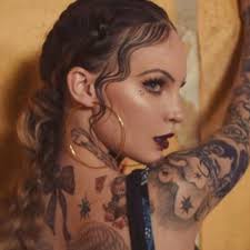 Una fotografía publicada por people en español reveló que lupillo rivera tiene un tatuaje en el brazo de la imagen de una mujer que parece ser belinda. Belinda Se Tatua Todo El Cuerpo El Informador