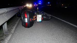 Edinilen bilgiye göre kaza saat 22:00 sıralarında d300 karayolu uşak merkez istikametine festiva öğrenilirken, motor kazalarında kaskın ve koruyucu elbiselerin önemi bir kez daha anlaşılmış oldu. Usak Ta Kaza Yapan Motosiklet Surucusu Yasamini Yitirdi
