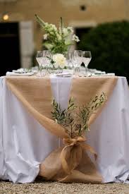 Dress up your dishes in the dining room with a quaint table dedicated to them. Nappe De Hesse Finie Avec Un Feuillage Photographie De Nordica Photography Mariage Deco Cheap Table Decorations Wedding Buffet Table Decor Wedding Buffet Table