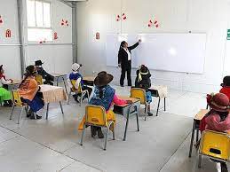 Durante el operativo se comprobó que el profesor que dictaba las clases se encontraba sin mascarilla y solo tenía un protector facial. Clases Presenciales En Colegios Seran Interdiarias Y Con Horario Reducido Peru Gestion