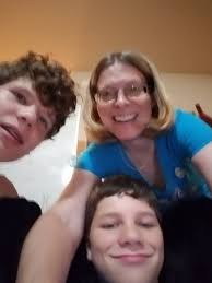 Suzanne Borthwick's Instagram, Twitter & Facebook