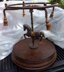 Disfruta de millones de libros electrónicos, incluidos los más vendidos y las novelas, con una prueba gratuita. Carousel Horse End Table H Furniture Revolving Thippo Carousel Horses Table End Tables