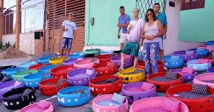 Best dog crate for truck bed buying guide. Brazilian Craftsman Upcycles Old Tires Into Dog Beds For Local Strays Designs Ideas On Dornob