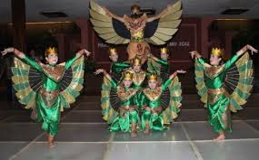 Tari jaran kepang mempunyai pola lantai gabungan antara pola. 10 Contoh Tari Kreasi Baru Dan Gambar Serta Pengertiannya