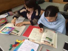 Predă in a sentence and translation of predă in english dictionary with audio pronunciation by dictionarist.com. La ChiÈinÄu A Avut Loc O PregÄtire Pentru Profesorii De LimbÄ EnglezÄ