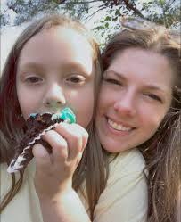 Delete if not allowed) I'm 17 going to be 18 in a few months. I'm looking  for extra income to help my family and save for my future. Anyone who needs  maybe