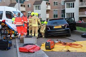Er is een ambulance naar de locatie gestuurd. Meerdere Gewonden Bij Forse Aanrijding Zevenkampse Ring Rotterdam District8 Net