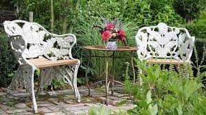 Wenn sie diesen trend bei der gartengestaltung toll finden, wagen sie doch und sie genießen sicherlich eine einmalige sitzecke mit viel stimmung! Kleine Garten Grosser Wirken Lassen Tipps Von Architektin Tanja Minardo Mdr De