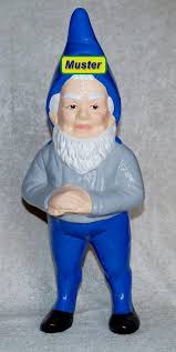 Gartenzwerge Nach Wunsch Zu Gestalten Ist Eine Tolle Arbeit Der Gartenzwerg Aus Gebranntem Ton Terrakotta Ist Stolze 45 Cm Gross Und Gartenzwerg Zwerg Spaten