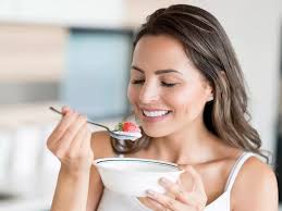 Mẹ bầu ăn sữa chua được không và ăn thế nào mới tốt?