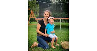Azarenka, qui laissera son premier rang mondial à williams lors de la publication du classement mondial de la wta lundi, a du même coup mis un terme à une série de dix défaites contre l'américaine. Victoria Azarenka And Her Son Leo For The First Time 3 Moms Including Serena Williams Are In The Us Open Quarterfinals Popsugar Fitness