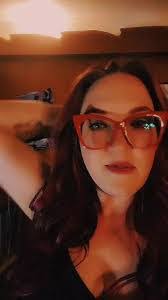 Lisa Engler's Instagram, Twitter & Facebook