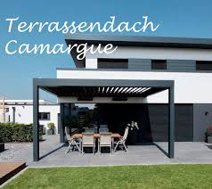 Terrassendach Camargue Mit Drehbaren Lamellen Im Dach Je Nach Sonnenstand Kann Man Die Aluminiumlamellen Terrassen Dach Terrassendach Uberdachung Terrasse