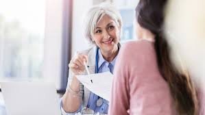 Außerdem sollte man den ersten tag der letzten monatsblutung kennen und wann die erste periode einsetzte. Was Passiert Beim Frauenarzt Bei Der Frauenarztin 147 Rat Auf Draht