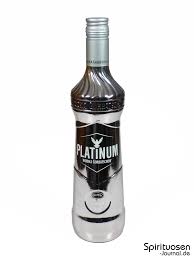 Vodka gorbatschow platinum presenta un color limpio, suave y cristalino. Test Wodka Gorbatschow Platinum Spirituosen Journal De
