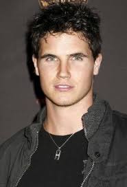 Robbie Amell