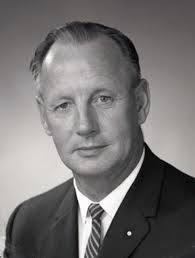 Robert Martin Strachan — Wikipédia