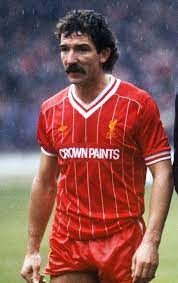 Souness then passed the baton to his compatriot alan hansen , who served as liverpool captain from 1985 until 1990 and is the last reds skipper to lift the league trophy. Graeme Souness Liverpool 1983 Voetbal