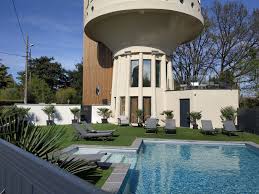 Decouvrez En Image Nos Sites Dedies A La Detente Ou Au Tourisme Vue Confort Luxe Balneo Privee 2 Places Dans Tous Les Hebergem Chateau D Eau Chateau Balneo