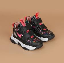 Minik Adimlara Dikkat Ceken Hologram Ve Pembe Renkler Ile Pinq Cocuk Spor Ayakkabi Modeli Urun Kodu Pinq 1001 Here Comes Pinq Kids S Sandalias Fofas Sandalias