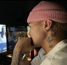 Are there mobile tattoo artists