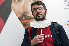 00:00 — артемий лебедев лицом к лицу с самым зашкварным объектом москвы с точки зрения дизайна 2:18 — в этом выпуске 3:31 — артемий лебедев — герой интервью главных людей. Artemij Lebedev Nabrosilsya Na Obizhennogo Chichvarkina Iz Za Kolhoznogo Sajta Internet Internet I Smi Lenta Ru