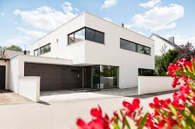 Thermoisoliert, mit sektionaltor und fernbedienung auf wunsch mit fenster, tür. Modernes Einfamilienhaus In Regensburg Immocontec Gmbh