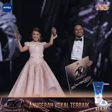 Dan hadirmu membawa cinta sembuhkan lukaku. Ajl32 Lagu Aku Cinta Syamel Ernie Zakri Memang Buat Aku Meremang