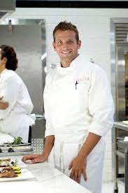 28 Times Bradley Cooper Was Superhot On Screen Kitchen Confidential Bradley Cooper Bradley
