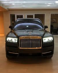 One of my favorite colors is blue, so i decided. Nicki Minaj S Rolls Royce Inside The Star S Decadent 338k Car Champagne Fridge And All London Evening Standard Evening Standard