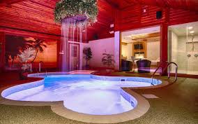 Paradise Swimming Pool Suite Sybaris Romantic Weekend Getaways In Chicago Milwaukee Indianapoli Romantic Hotel Romantic Weekend Getaways Romantic Getaway