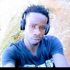 Rest in peace 😭😭 my best starehe garama watu walikuwa wanadhani ni Mimi  but me niko huyo staree mwenye Ako hapa kwa picture ndio alikuwa si Mimi  but bro😭😭😭