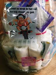 Hoera 50 Jaar Dit Hilarische Cadeau Wil Iedere Jarige Sarah Wel Hebben Luiertaart Kan De Jarige Job 50ste Verjaardag Cadeaus Verjaardagsideeen 50 Verjaardag