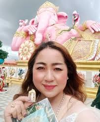 Saib looj mem tsev by Maixee lor ຊີວິດມະຫັດສະຈັນ