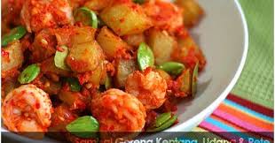 Belilah dari penjual daging yang sudah anda ketahui kualitasnya, karena saat menjelang lebaran, banyak penjual daging musiman yang terkadang tidak. Kalau Anda Bingung Masak Hari Ini Apa Mungkin Bisa Coba Resep Sambal Goreng Kentang Pete Udang Dib Resep Masakan Pedas Makanan Dan Minuman Masakan Malaysia