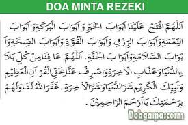 Insya allah rezeki anda akan dituntun ke arah yang berkah. Doa Minta Rezeki Arab Latin Terjemahan Doapengasih