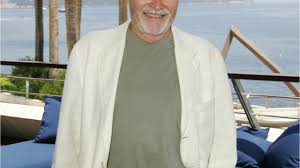 Outre son rôle de samia nassri dans plus belle la vie, et sa carrière de chanteuse, elle aimerait passer derrière la fabienne carat (plus belle la vie) pa. Aurelie Vaneck En Deuil L Ex Star De Plus Belle La Vie Annonce La Mort De Son Pere Gala