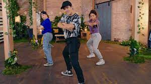It was choreographed by kyle hanagami… Meet The Choreographer Behind Some Of Your Fav Moves From Blackpink To Jennifer Lopez Gma