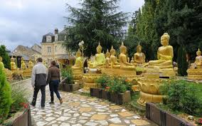 Moissy Cramayel Le Chateau Pagode Bouddhiste A Livre Ses Mysteres Pagode Chateau Bouddhiste