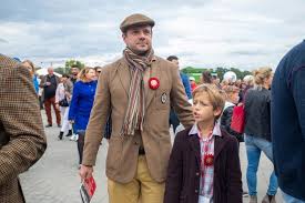 Rafał trzaskowski, kandydat koalicji obywatelskiej na prezydenta, zapowiedział na konferencji prasowej opublikowanie wspólnego oświadczenia majątkowego wraz z żoną. Kim Jest Tesc Trzaskowskiego Z Rybnika Pojawia Sie W Nowym Spocie Rafal Trzaskowskiego Kandydata Koalicji Obywatelskiej Na Prezydenta Rybnik Nasze Miasto