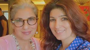 Ms dimple kapadia who is fiercely protective of her family , let the media see her strength , her resolve , she carried the whole show on her shoulders , and honestly it was her show all the way , the greatest tribute of love. Zvc3hkanaxj Mm