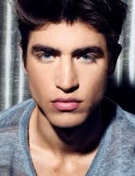 Elliott is an english/scots loan name in italian.specifically, the loan name is a proper noun. Celebrities With Last Name Elliott Famousfix Com List